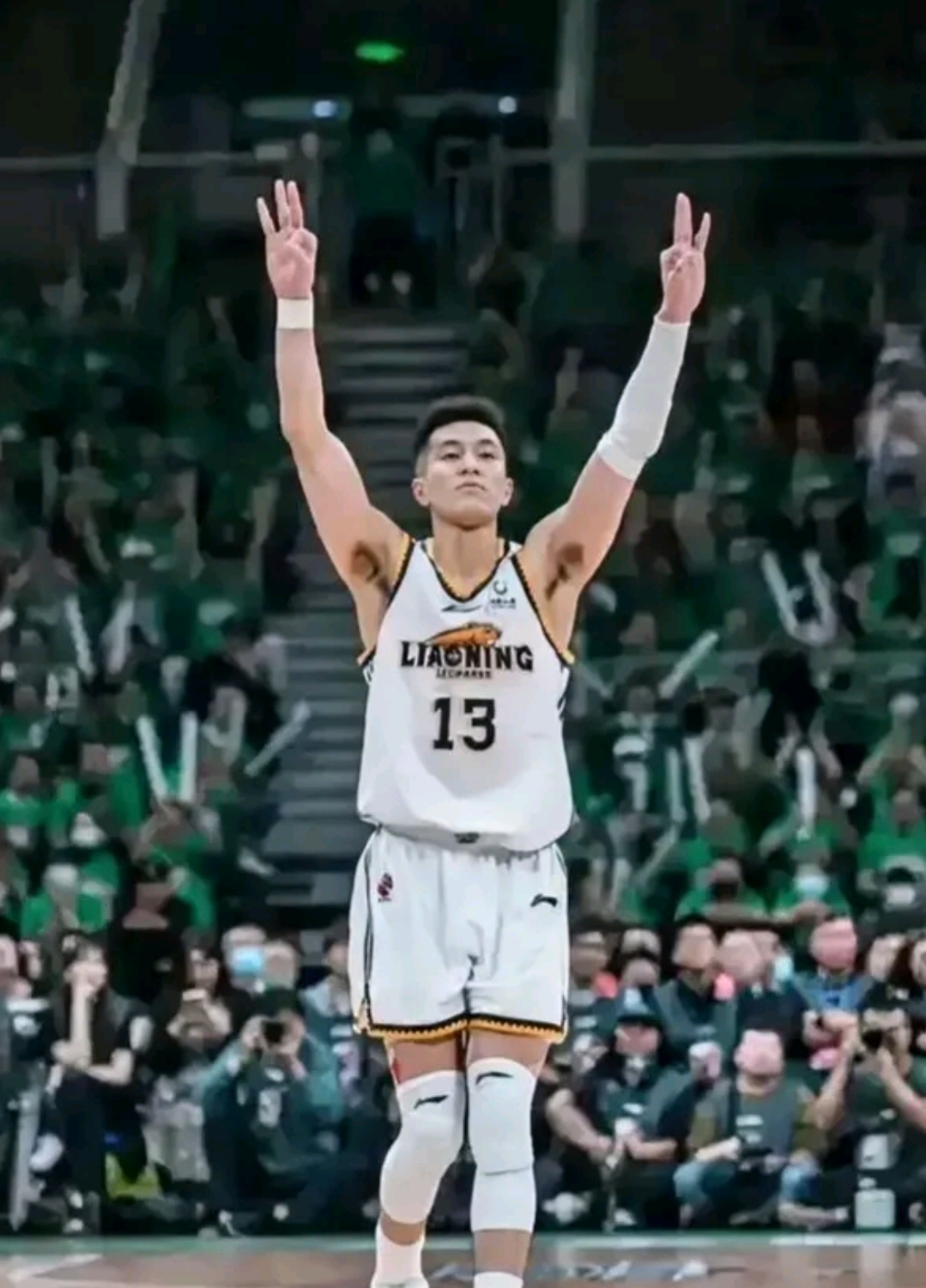 青岛队逆转马刺，郭艾伦点燃赛场